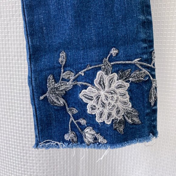 Driftwood Crop Jeans Colette (Scorpio), size 26, dark wash, floral embroidery - Picture 5 of 7